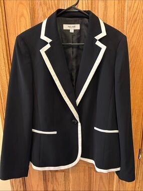 Jones Studio Black Blazer with White Piping